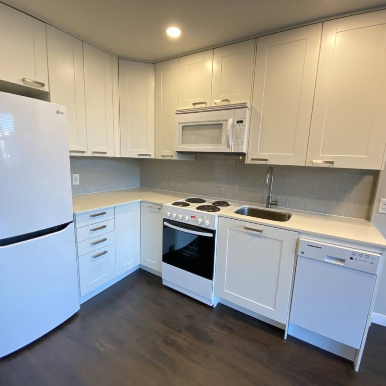 Bright Pet Friendly Studio In Mount Pleasant