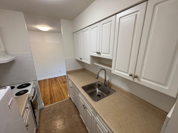 Pet Friendly 725 sqft 1 Bedroom Unit In Central Lonsdale