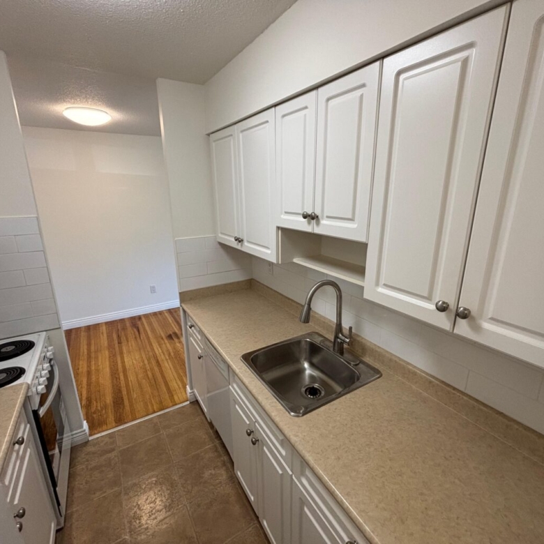 Pet Friendly 725 sqft 1 Bedroom Unit In Central Lonsdale