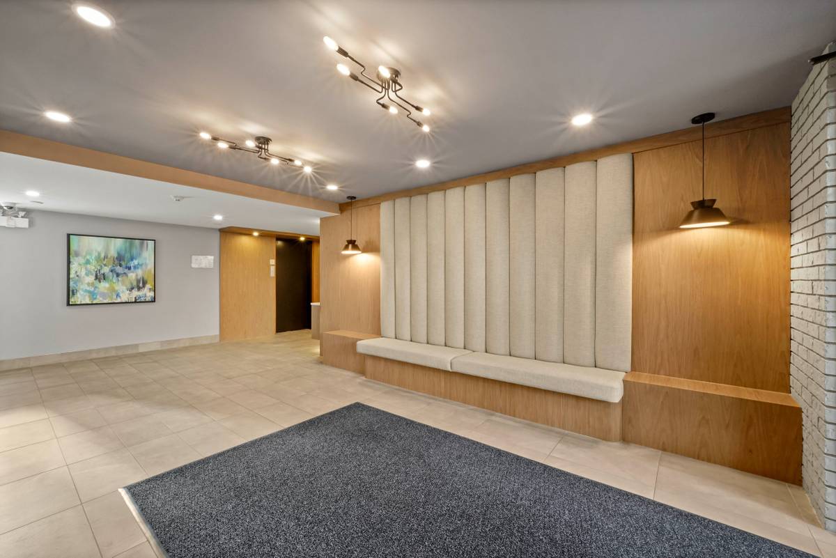 2 Bedroom 1 Bathroom Unit With 900 sqft Private Patio With Laundry