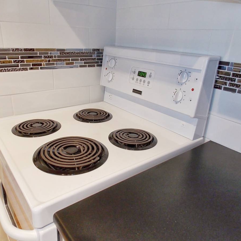 Pet Friendly 725 sqft 1 Bedroom Unit In Central Lonsdale