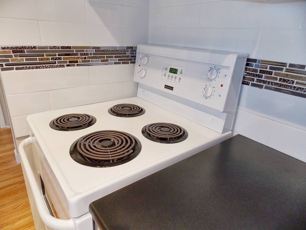 Pet Friendly 725 sqft 1 Bedroom Unit In Central Lonsdale