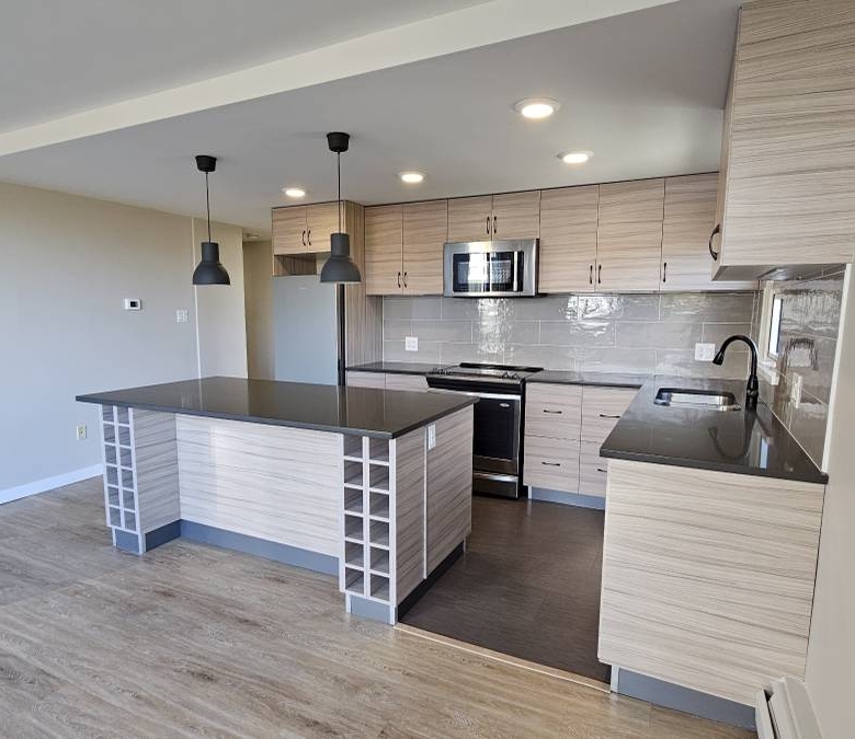Pet Friendly 575 sqft 1 Bedroom With Laundry In South Granville!