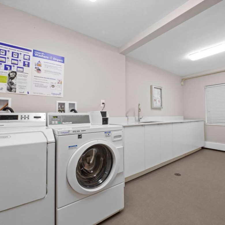  Cat Friendly 1 Bedroom With Laundry In The West End