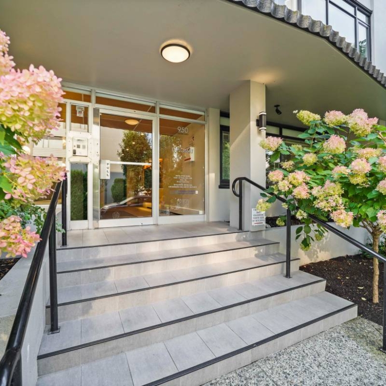 1 Bedroom 650 sqft Cat Friendly Unit In The West End