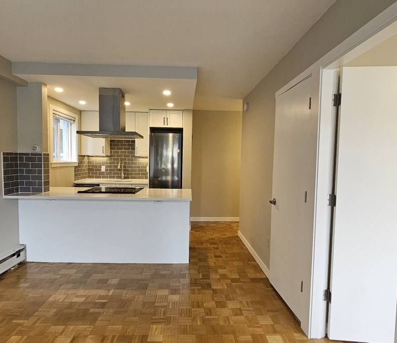 Pet Friendly 1 Bedroom Unit With Laundry In Fairview