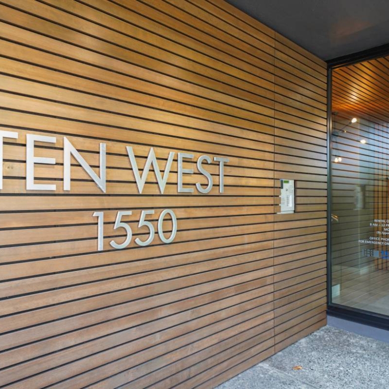Pet Friendly 575 sqft 1 Bedroom With Laundry In South Granville!