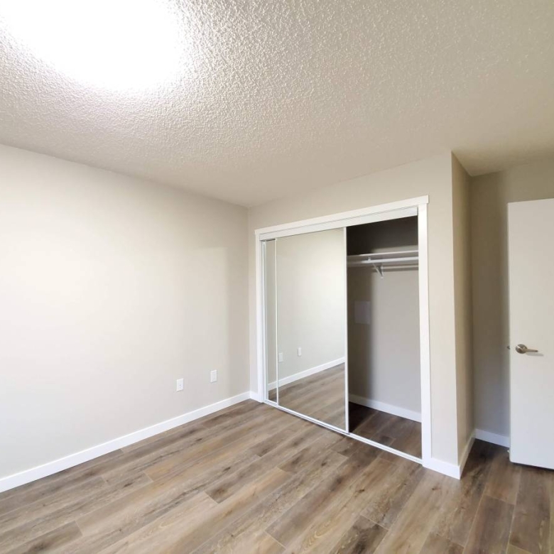 2 Bedroom 1 Bathroom Unit With 900 sqft Private Patio With Laundry