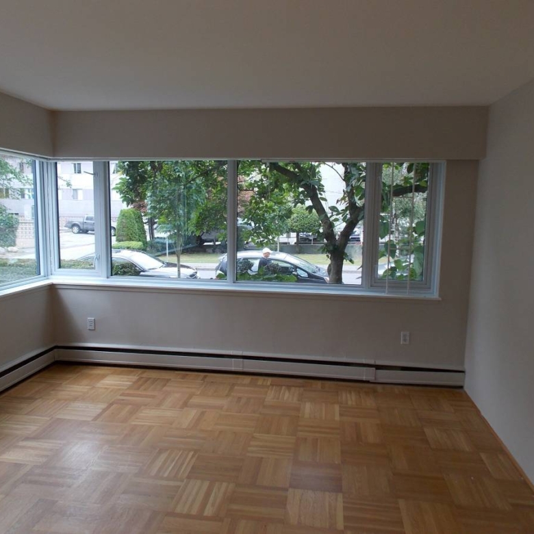 1 Bedroom 650 sqft Cat Friendly Unit In The West End