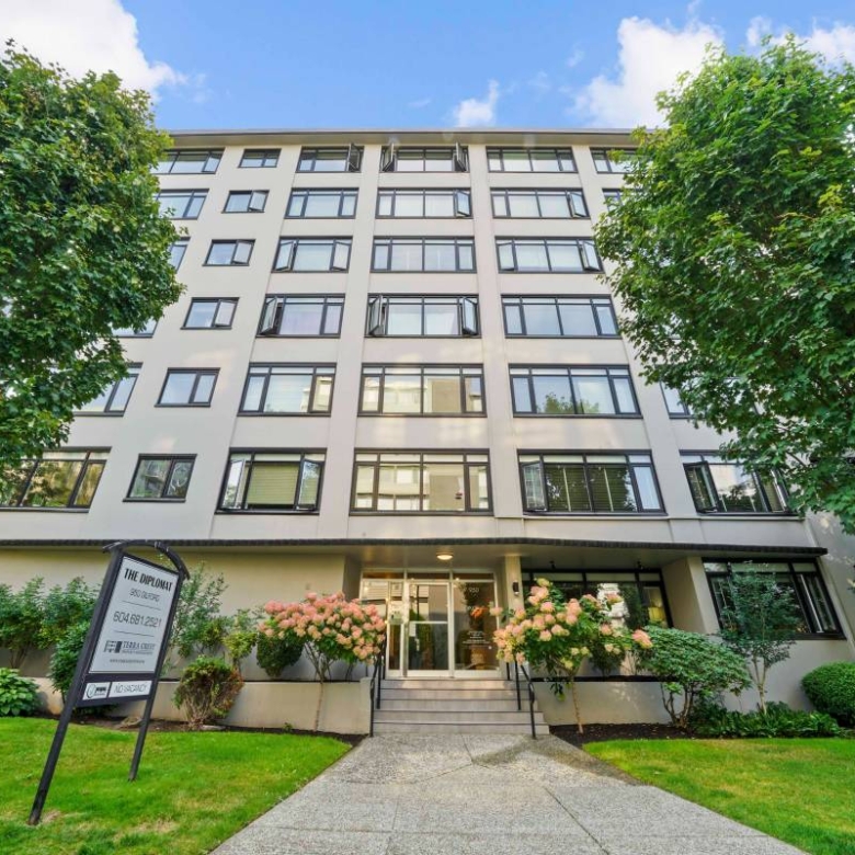 1 Bedroom 650 sqft Cat Friendly Unit In The West End