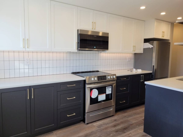 2 Bedroom 1 Bathroom Unit With 900 sqft Private Patio With Laundry