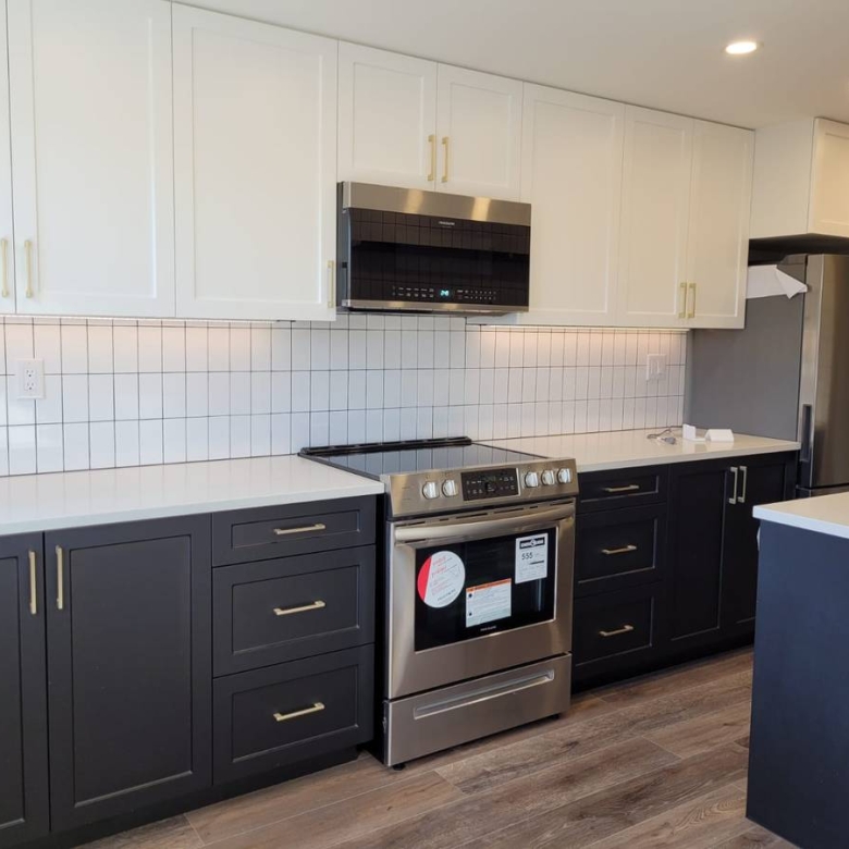 2 Bedroom 1 Bathroom Unit With 900 sqft Private Patio With Laundry