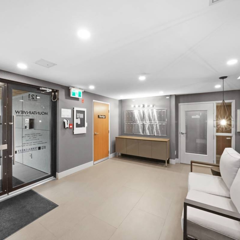 Pet Friendly 725 sqft 1 Bedroom Unit In Central Lonsdale