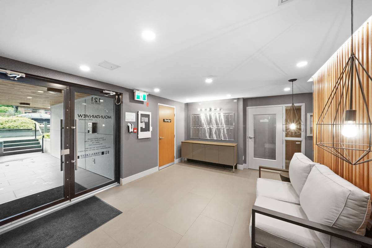 Pet Friendly 725 sqft 1 Bedroom Unit In Central Lonsdale