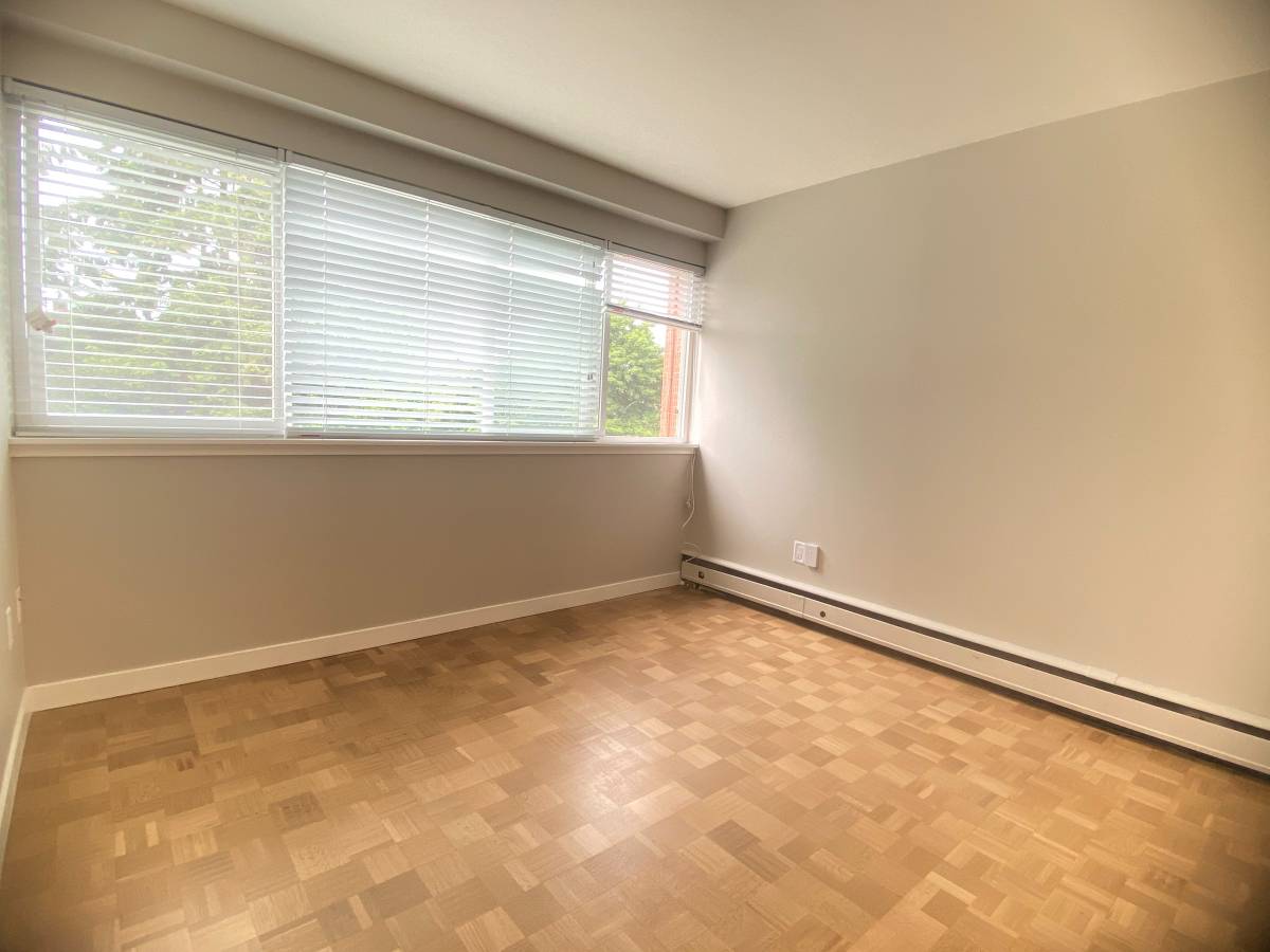 Pet Friendly 1 Bedroom Unit With Laundry In Fairview