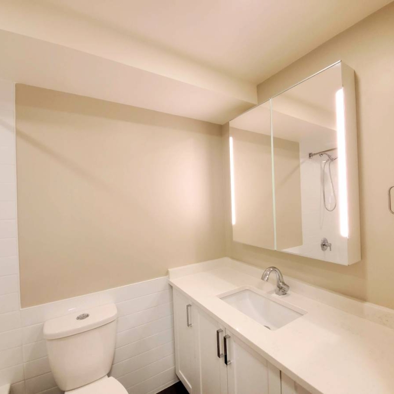 Pet Friendly 1 Bedroom Unit With Laundry In Fairview