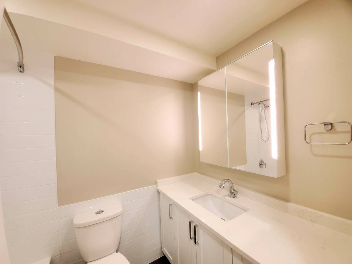 Pet Friendly 1 Bedroom Unit With Laundry In Fairview