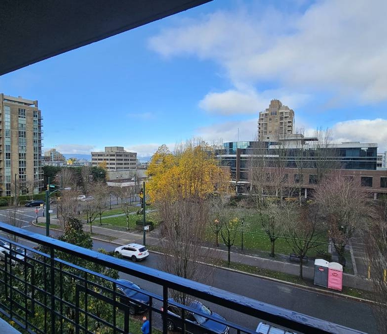 Pet Friendly 575 sqft 1 Bedroom With Laundry In South Granville!