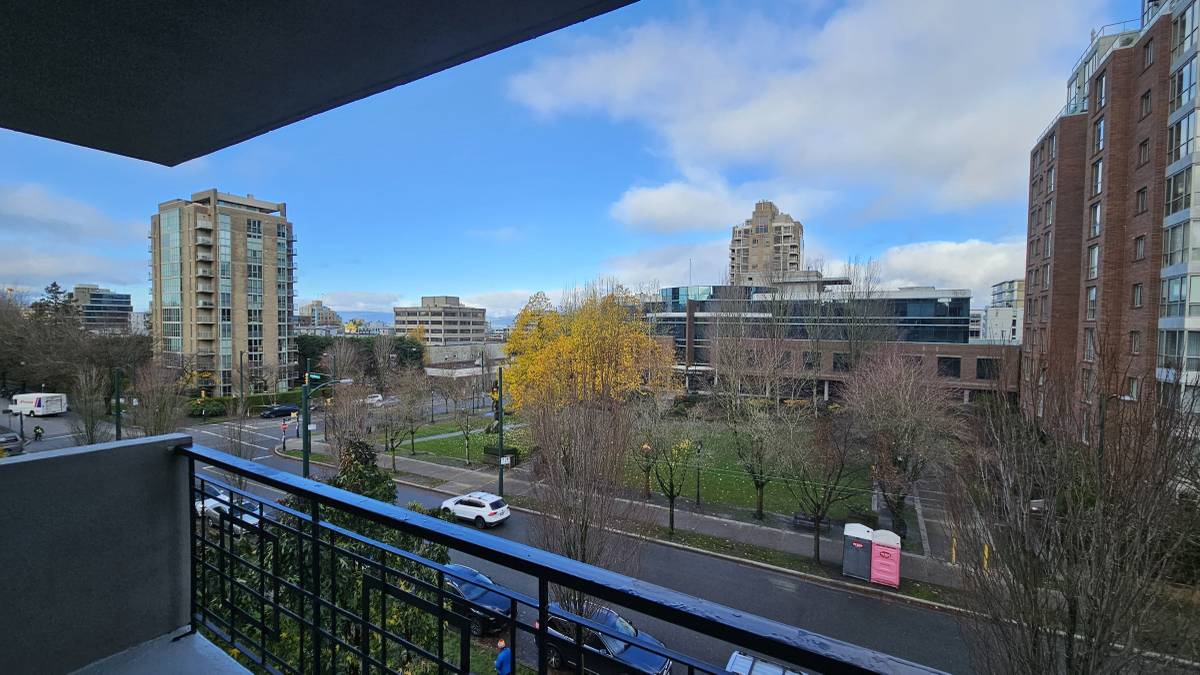 Pet Friendly 575 sqft 1 Bedroom With Laundry In South Granville!