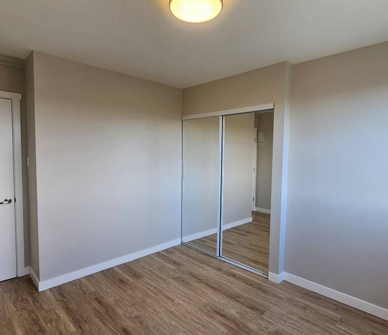 Pet Friendly 575 sqft 1 Bedroom With Laundry In South Granville!