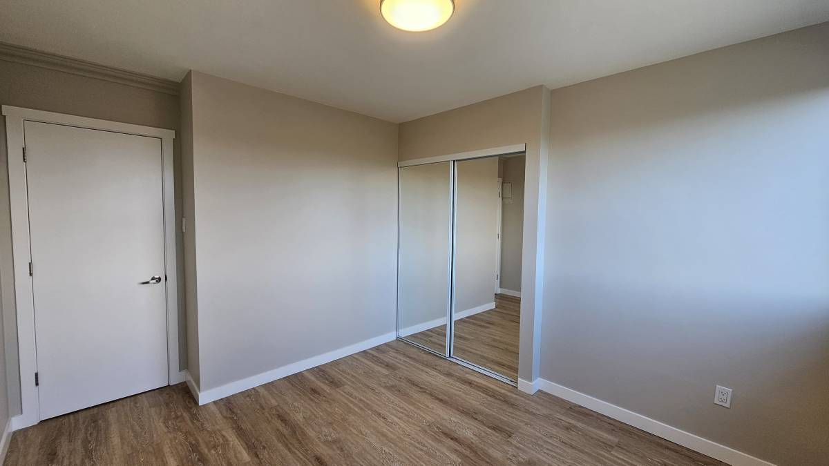 Pet Friendly 575 sqft 1 Bedroom With Laundry In South Granville!