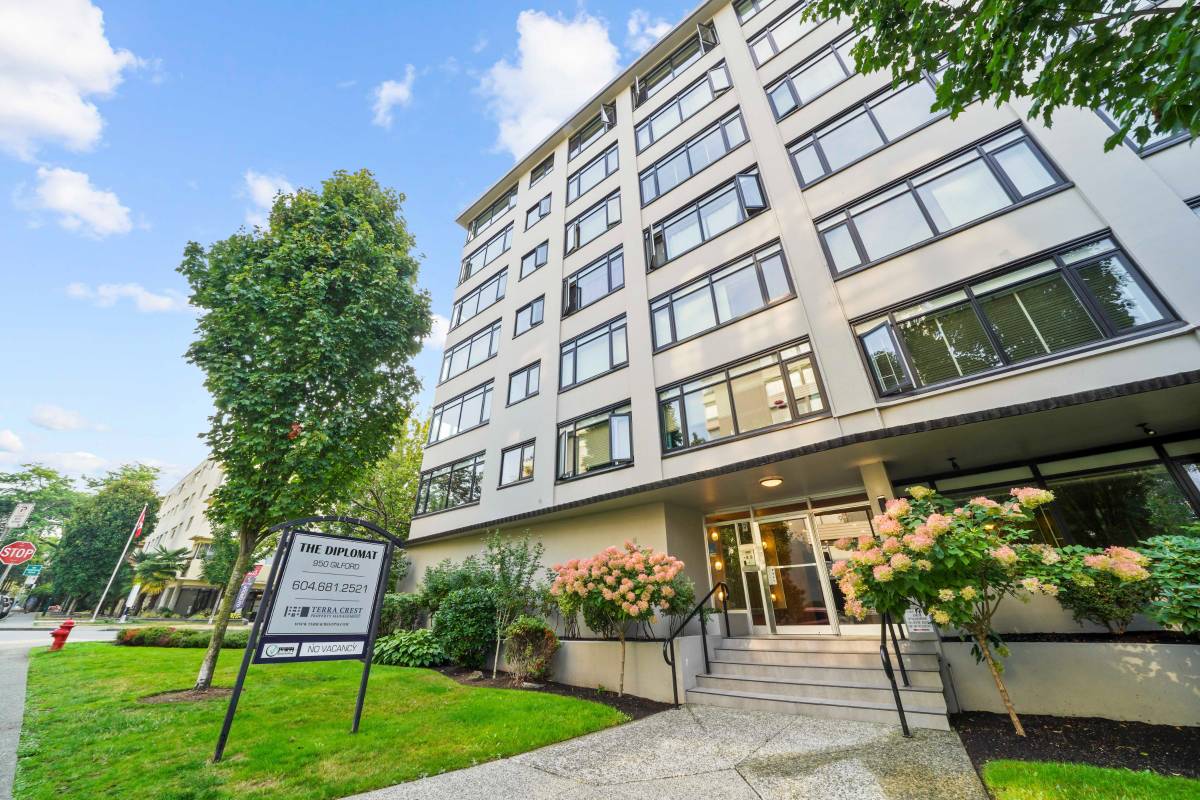 1 Bedroom 650 sqft Cat Friendly Unit In The West End