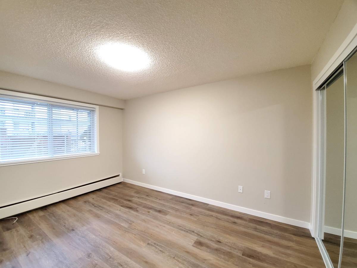 2 Bedroom 1 Bathroom Unit With 900 sqft Private Patio With Laundry