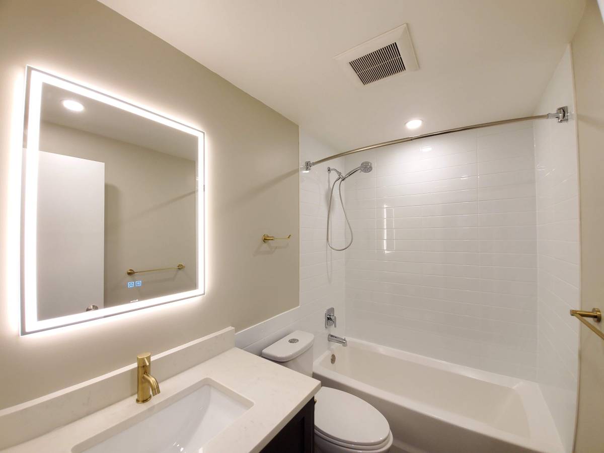 2 Bedroom 1 Bathroom Unit With 900 sqft Private Patio With Laundry