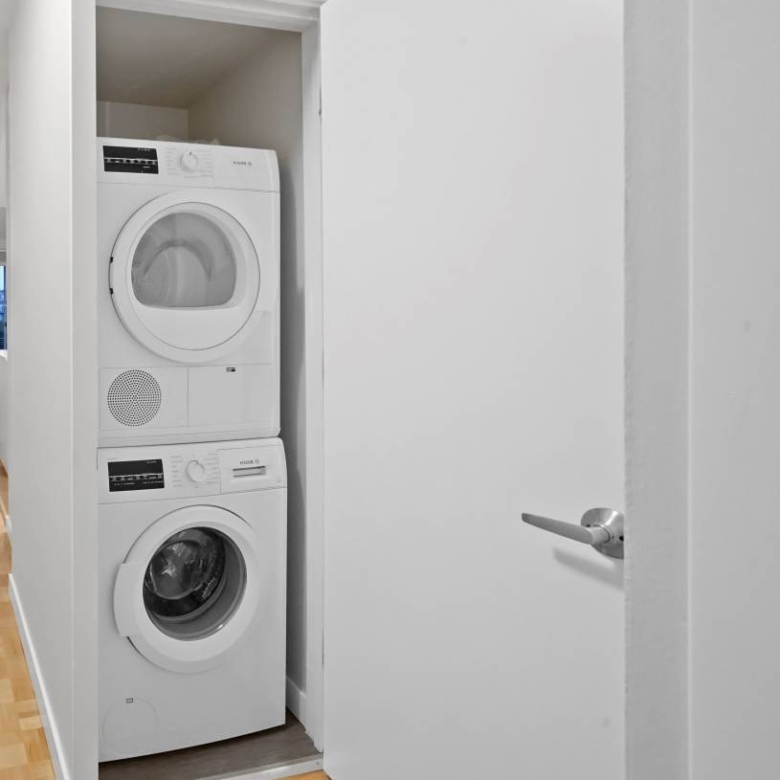 Pet Friendly 1 Bedroom Unit With Laundry In Fairview