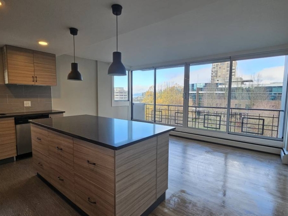 Pet Friendly 575 sqft 1 Bedroom With Laundry In South Granville!