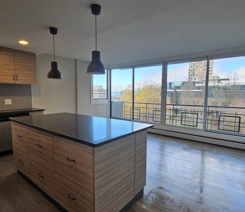 Pet Friendly 575 sqft 1 Bedroom With Laundry In South Granville!