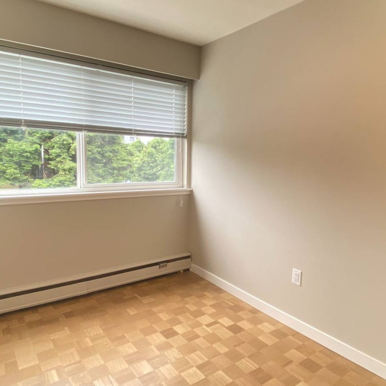 Pet Friendly 1 Bedroom Unit With Laundry In Fairview