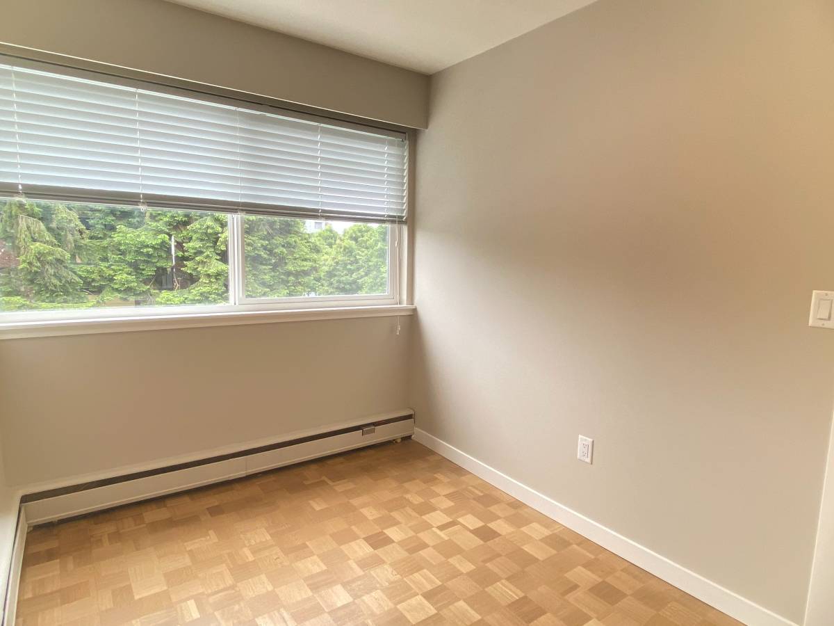 Pet Friendly 1 Bedroom Unit With Laundry In Fairview
