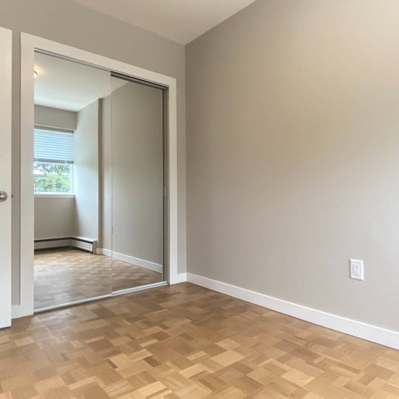 Pet Friendly 1 Bedroom Unit With Laundry In Fairview
