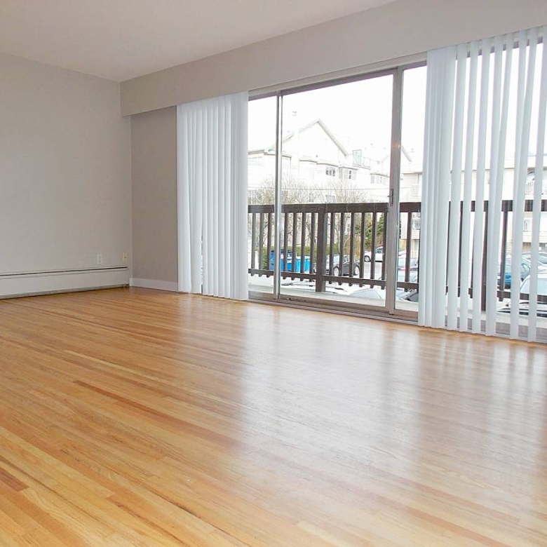 Pet Friendly 725 sqft 1 Bedroom Unit In Central Lonsdale