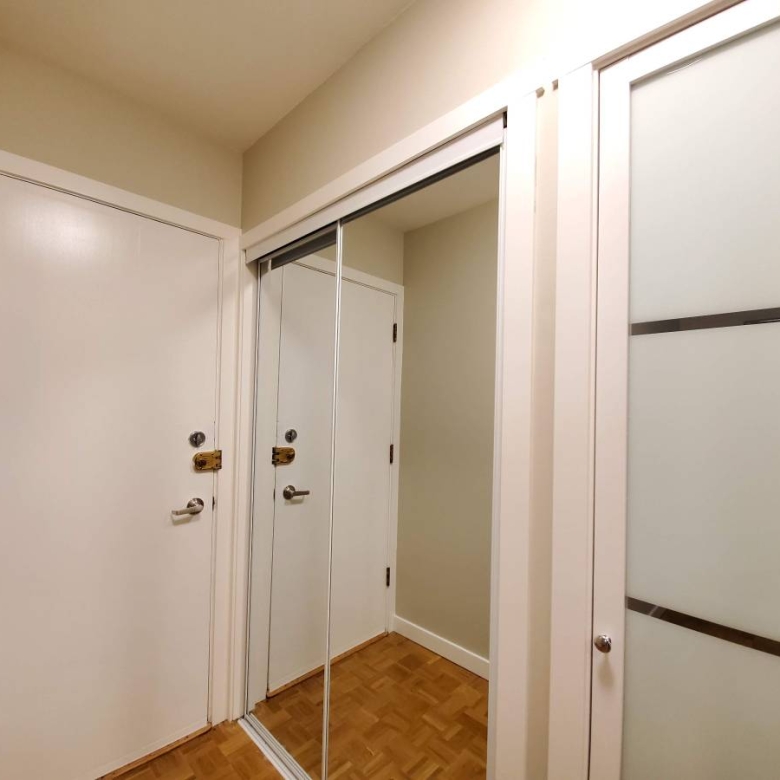 Pet Friendly 1 Bedroom Unit With Laundry In Fairview