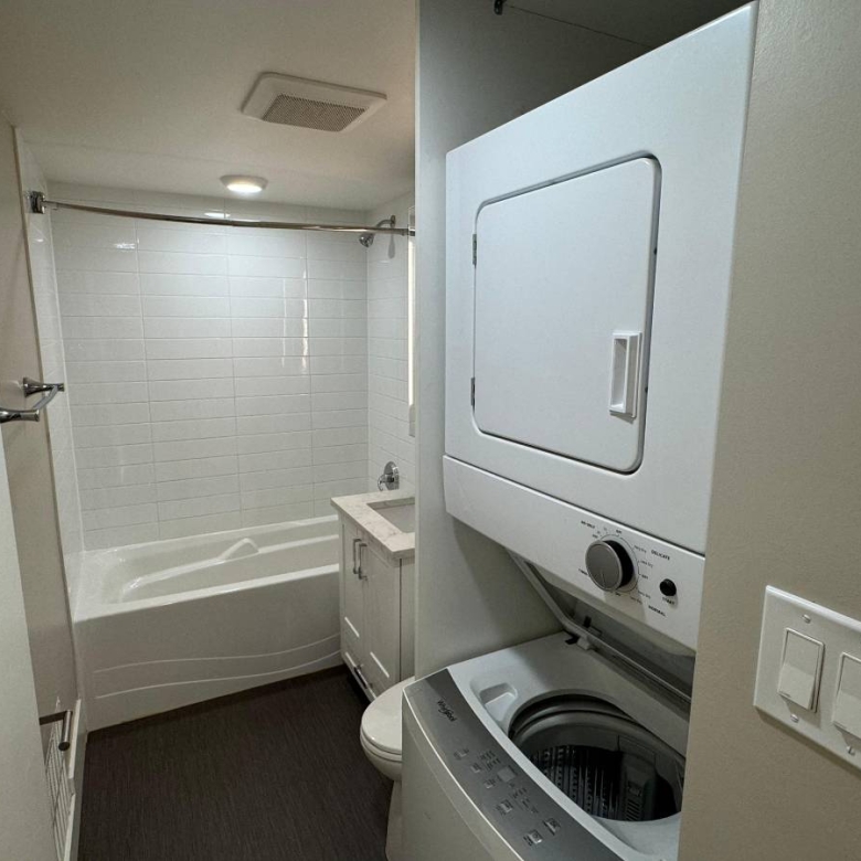  Cat Friendly 1 Bedroom With Laundry In The West End