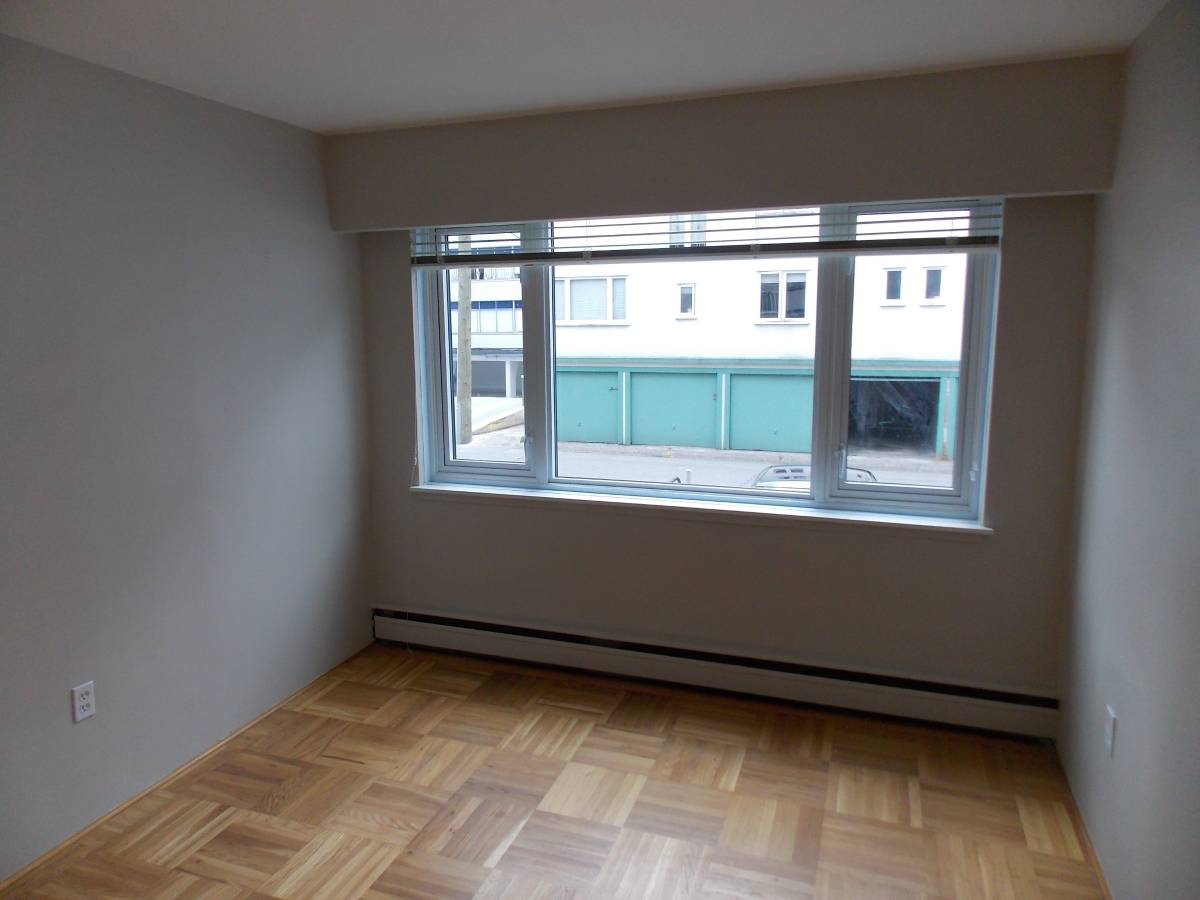 1 Bedroom 650 sqft Cat Friendly Unit In The West End