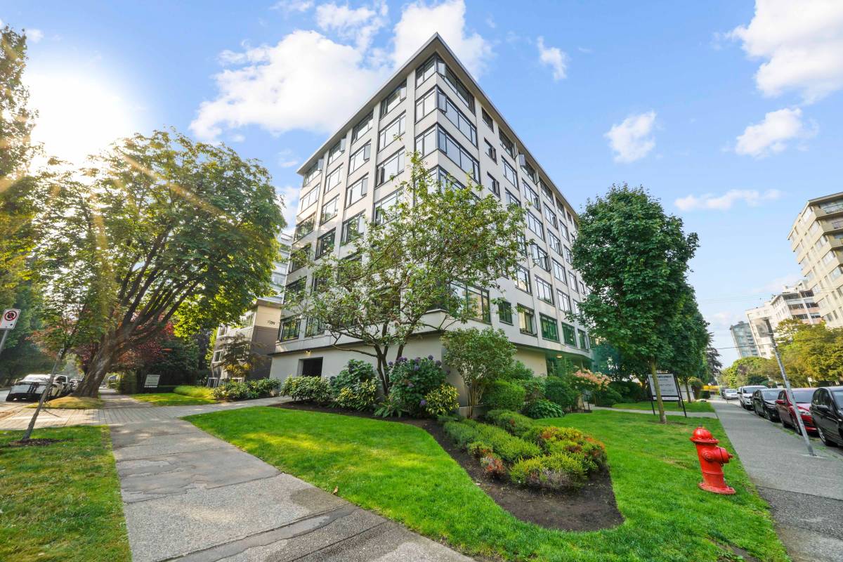 1 Bedroom 650 sqft Cat Friendly Unit In The West End