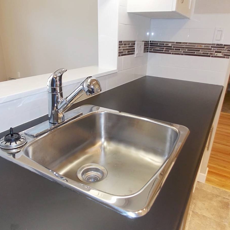 Pet Friendly 725 sqft 1 Bedroom Unit In Central Lonsdale