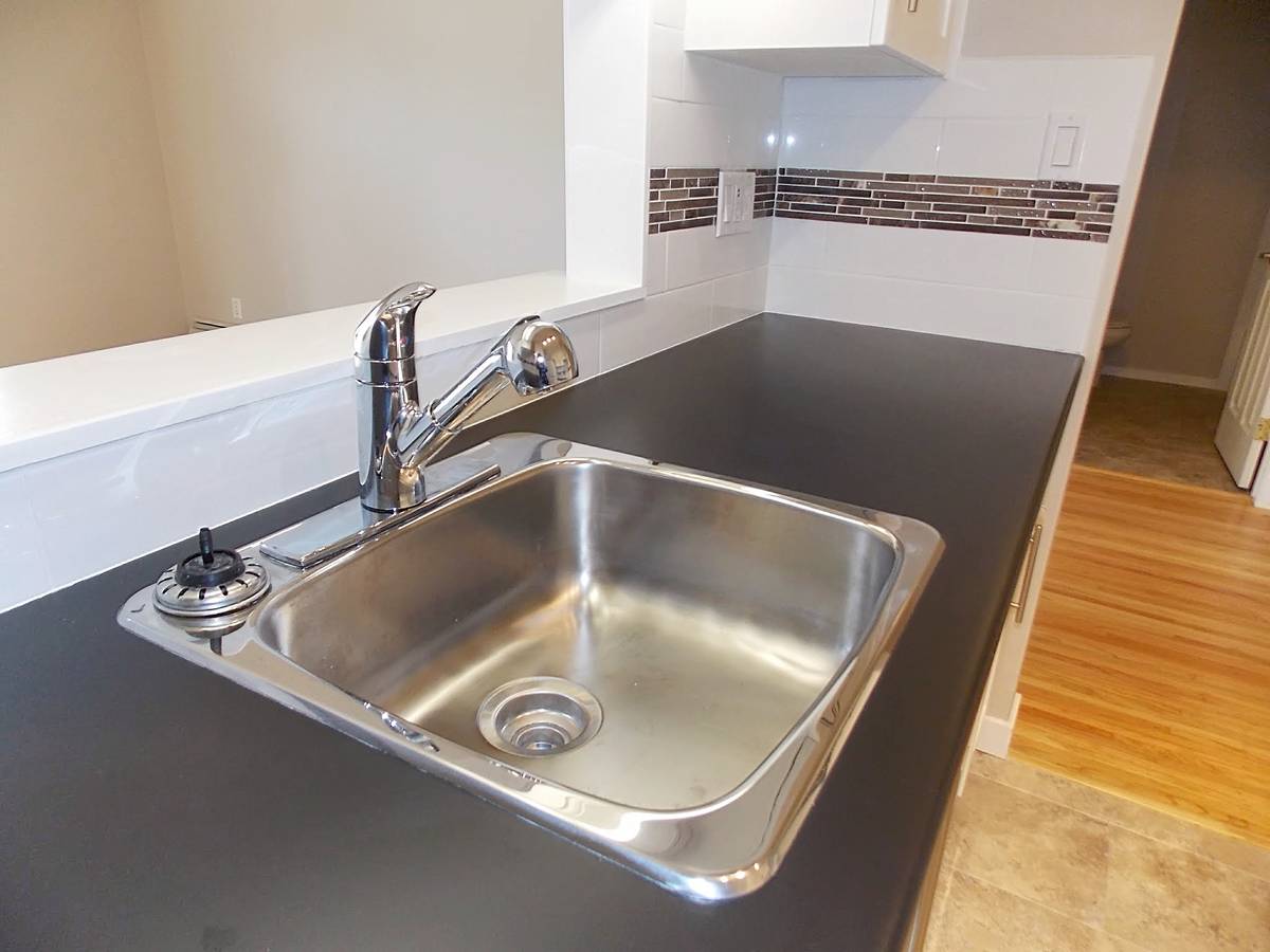 Pet Friendly 725 sqft 1 Bedroom Unit In Central Lonsdale
