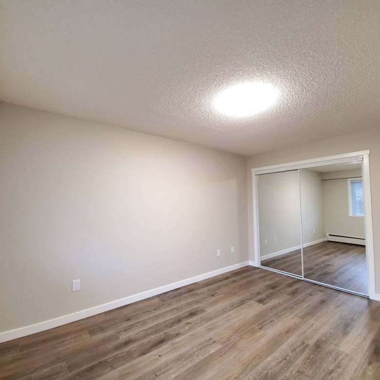 2 Bedroom 1 Bathroom Unit With 900 sqft Private Patio With Laundry
