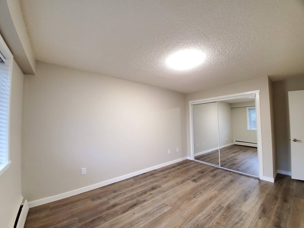 2 Bedroom 1 Bathroom Unit With 900 sqft Private Patio With Laundry