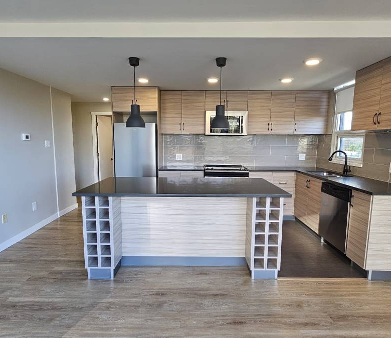 Pet Friendly 575 sqft 1 Bedroom With Laundry In South Granville!