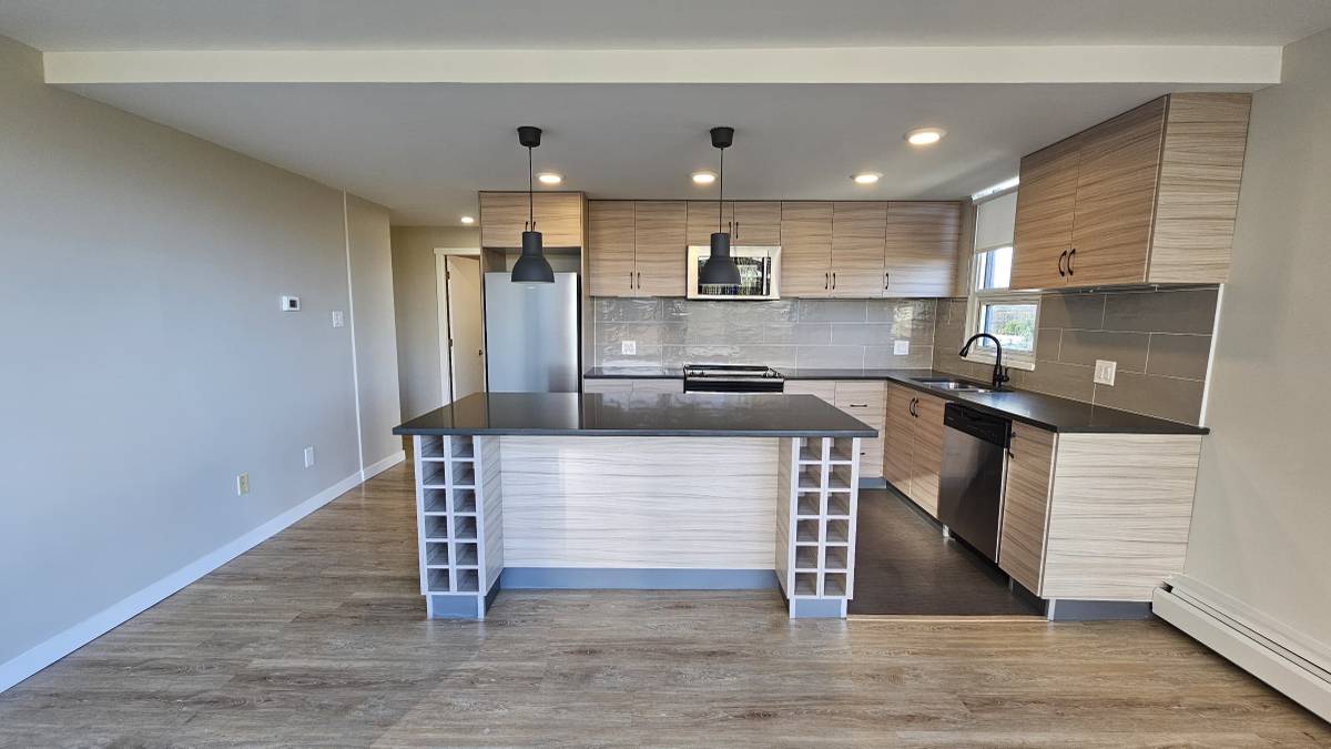 Pet Friendly 575 sqft 1 Bedroom With Laundry In South Granville!