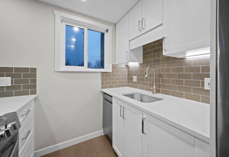 Pet Friendly 1 Bedroom Unit With Laundry In Fairview