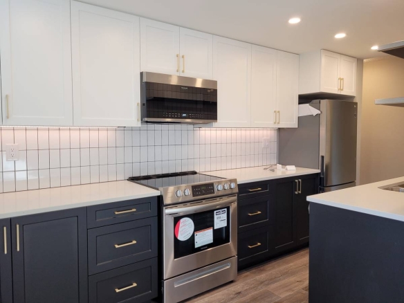 2 Bedroom 1 Bathroom Unit With 900 sqft Private Patio With Laundry