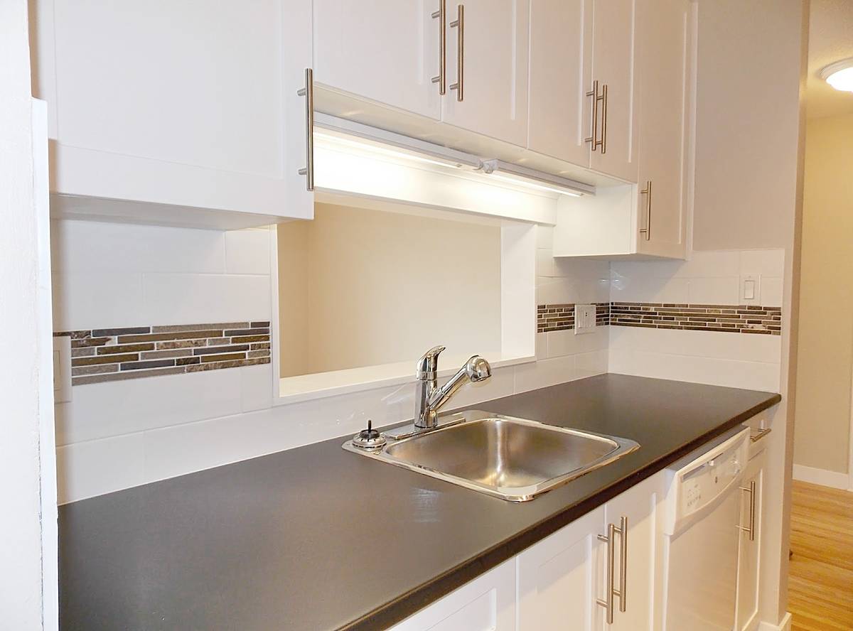 Pet Friendly 725 sqft 1 Bedroom Unit In Central Lonsdale