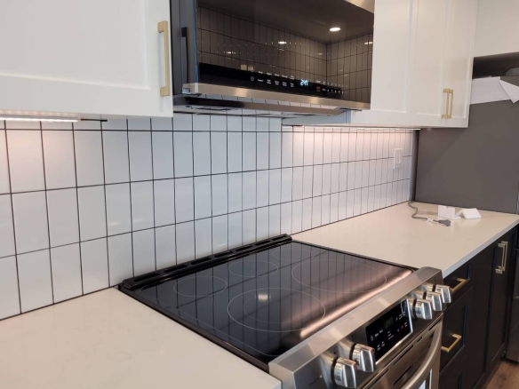 2 Bedroom 1 Bathroom Unit With 900 sqft Private Patio With Laundry