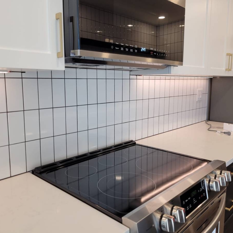 2 Bedroom 1 Bathroom Unit With 900 sqft Private Patio With Laundry